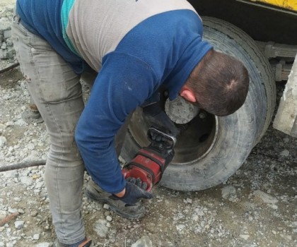 YASSIÖREN OTO LASTİKÇİ